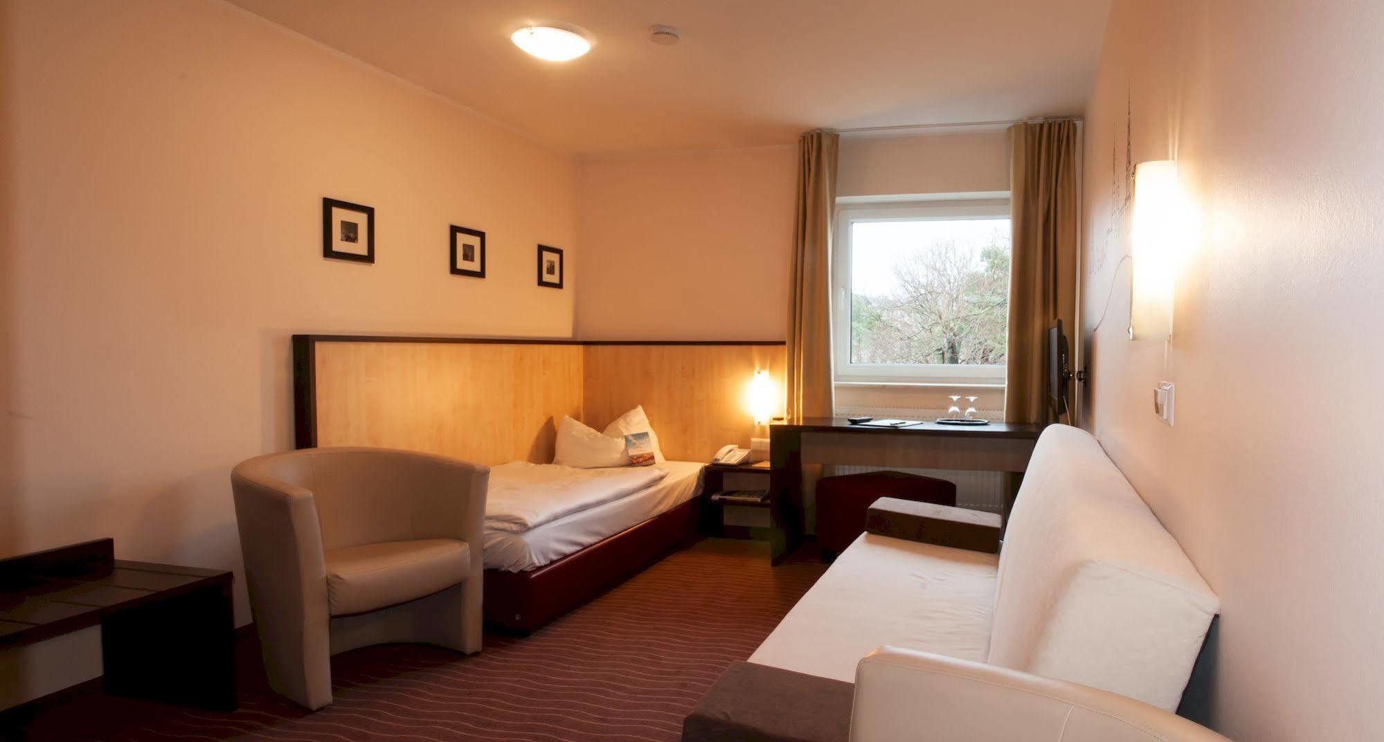 Bergwirtschaft Wilder Mann Hotel Und Restaurant Dresden Eksteriør bilde
