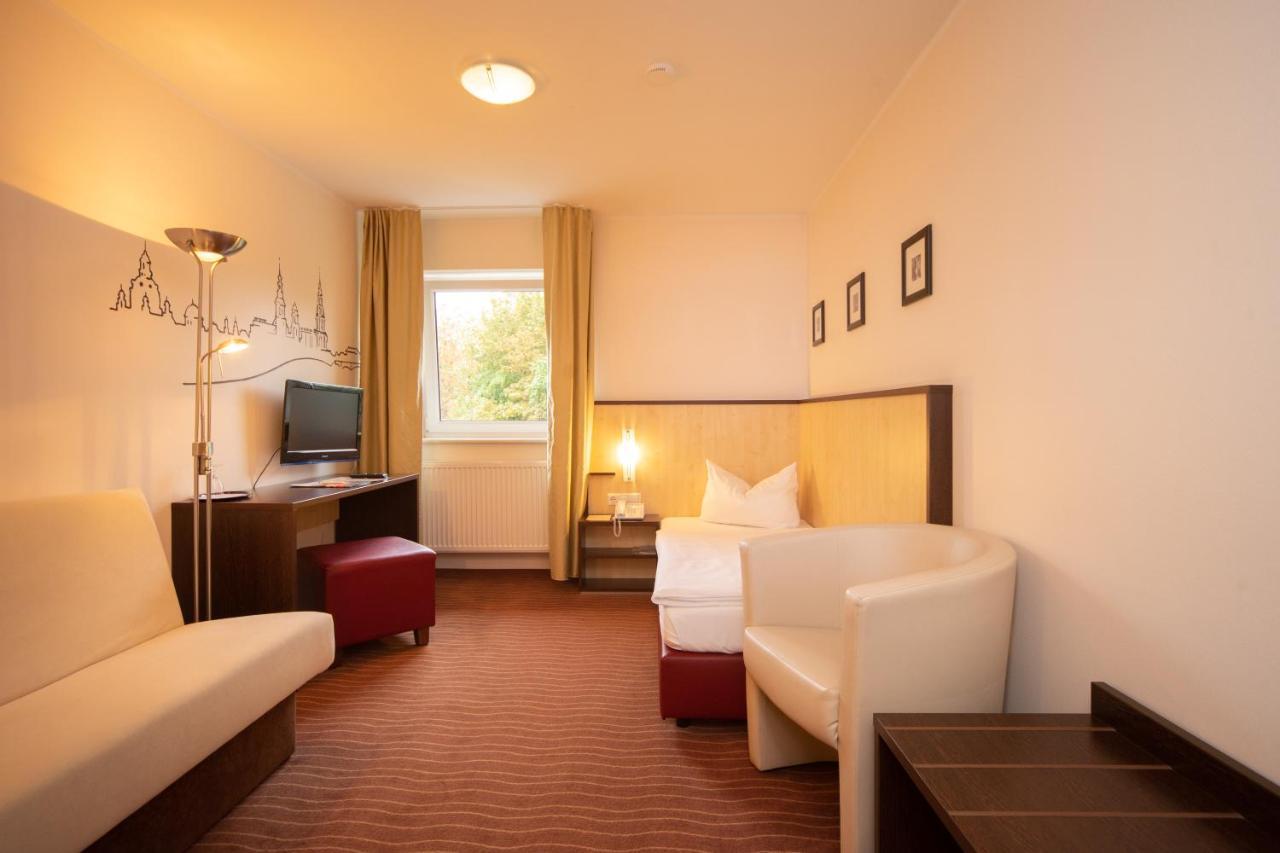 Bergwirtschaft Wilder Mann Hotel Und Restaurant Dresden Eksteriør bilde